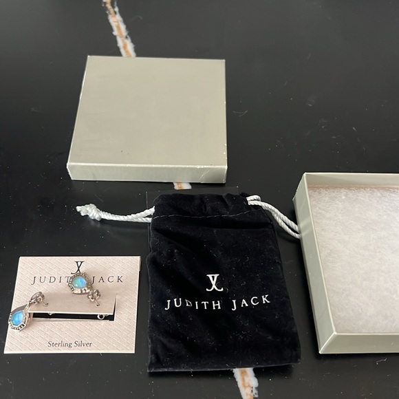 NWT Judith Jack Earrings Sterling Silver Swarovski Marcasite - Picture 4 of 4